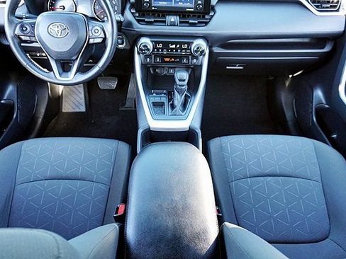 Used 2022 Toyota RAV4 XLE w/ Convenience Package FWD image 21