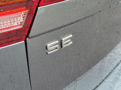 Used 2023 Volkswagen Tiguan SE R-Line FWD image 5