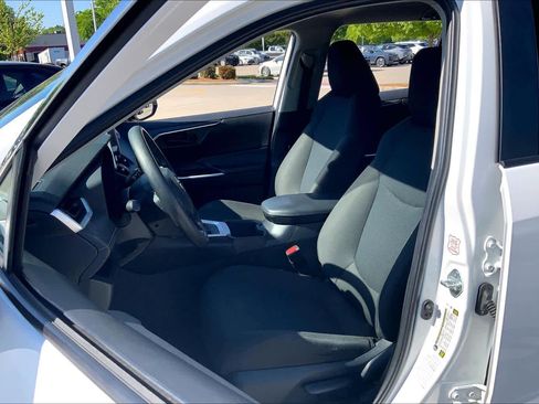 Used 2024 Toyota RAV4 LE image 8