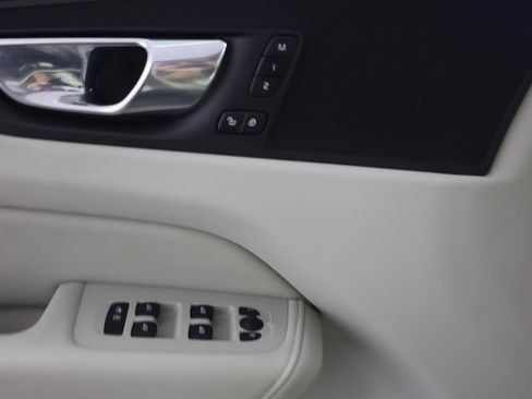 Used 2023 Volvo XC60 B5 Plus w/ Protection Package Premier image 21