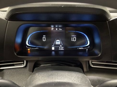 Used 2024 Hyundai Elantra SE image 25