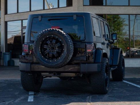 Used 2016 Jeep Wrangler Unlimited Sahara w/ Connectivity Group AWD/4WD image 3