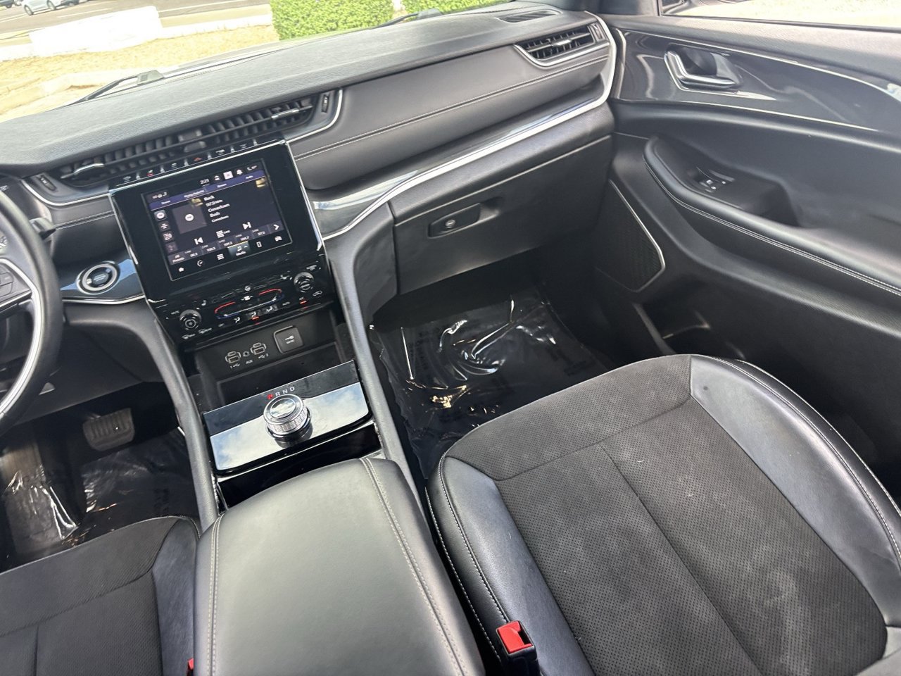 Used 2022 Jeep Grand Cherokee Altitude AWD/4WD image 14