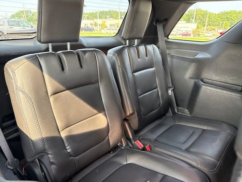 Used 2019 Ford Explorer XLT w/ Equipment Group 202A AWD/4WD image 16
