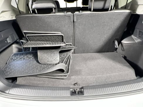 Used 2023 Volkswagen Tiguan SE FWD image 34