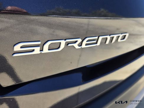 Certified 2025 Kia Sorento LX image 16