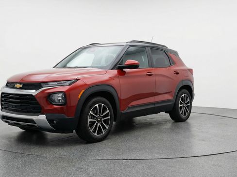 Used 2025 Chevrolet TrailBlazer LT image 3