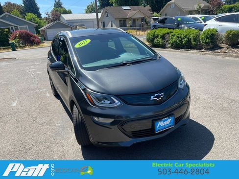 Used 2017 Chevrolet Bolt Premier w/ Driver Confidence II Package FWD image 16