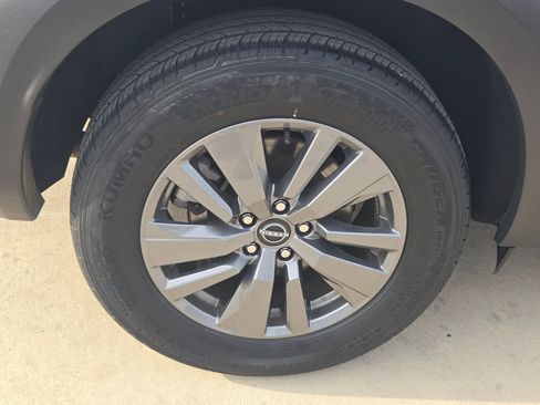 Certified 2025 Nissan Pathfinder SV image 34