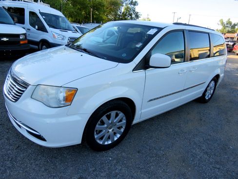 Used 2013 Chrysler Town & Country Touring image 1