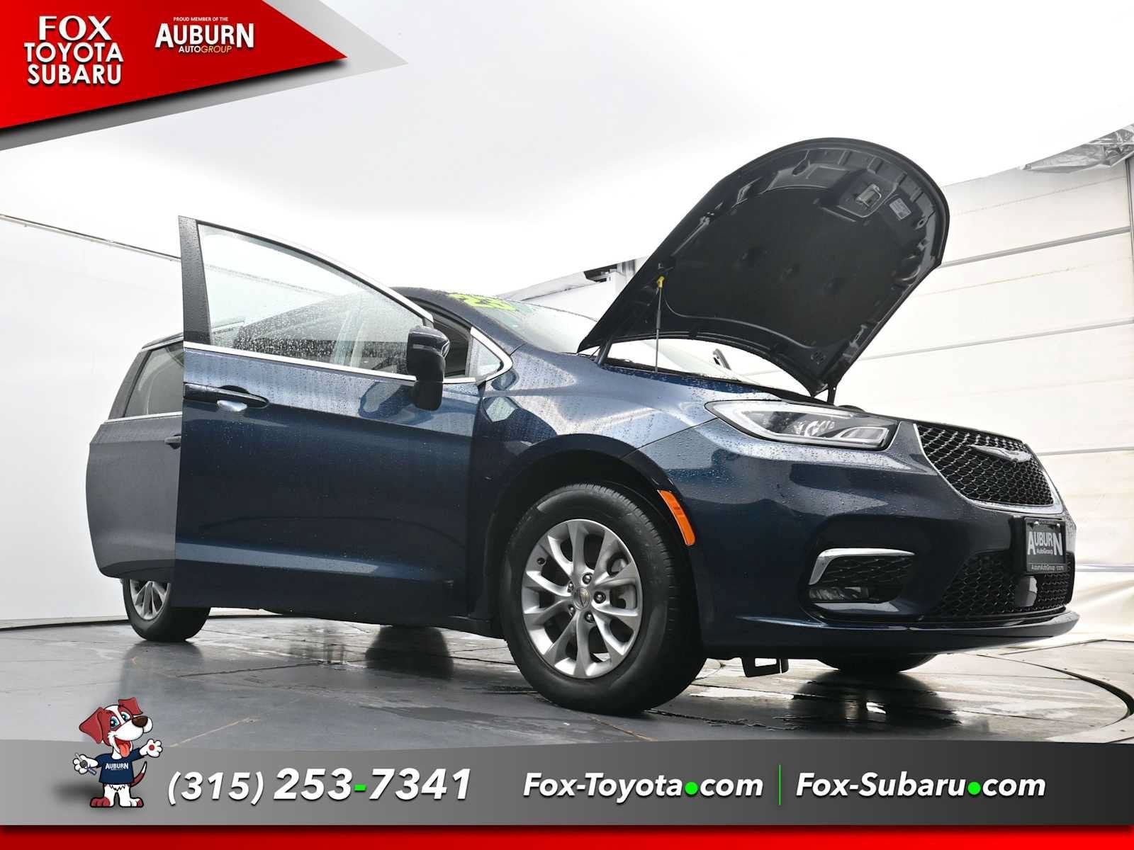 Used 2023 Chrysler Pacifica Touring-L AWD/4WD image 38