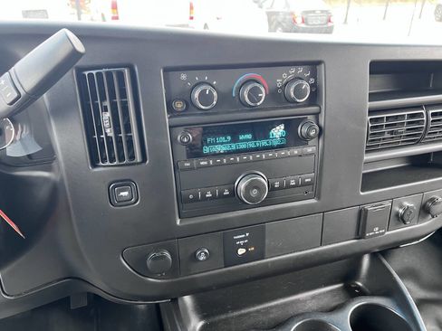 Used 2017 GMC Savana 2500 w/ Door Trim Panel Package image 15