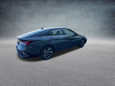 New 2025 Hyundai Elantra Limited image 22