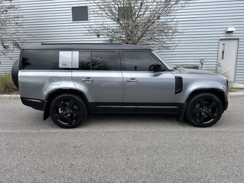 Used 2024 Land Rover Defender 130 X-Dynamic SE image 5