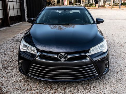 Used 2015 Toyota Camry XLE image 2