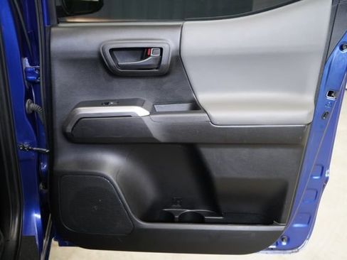 Used 2022 Toyota Tacoma SR5 AWD/4WD image 46