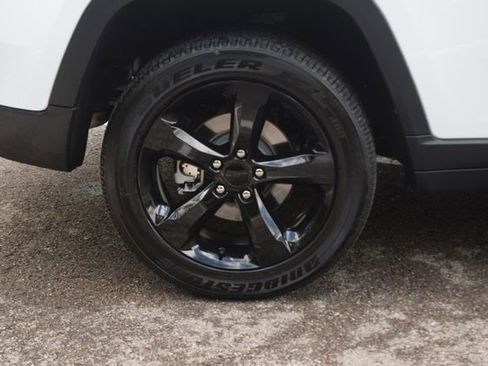 Used 2024 Jeep Grand Cherokee Altitude AWD/4WD image 28