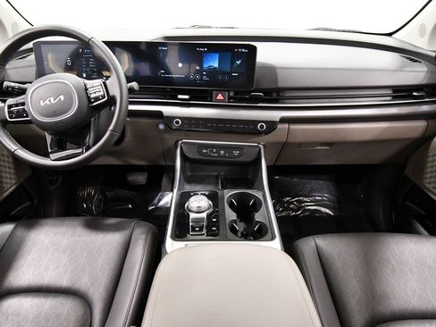 Certified 2026 Kia Carnival EX FWD image 3