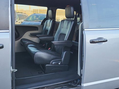 Used 2019 Dodge Grand Caravan SXT image 28