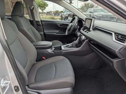 Used 2025 Toyota RAV4 LE AWD/4WD image 30