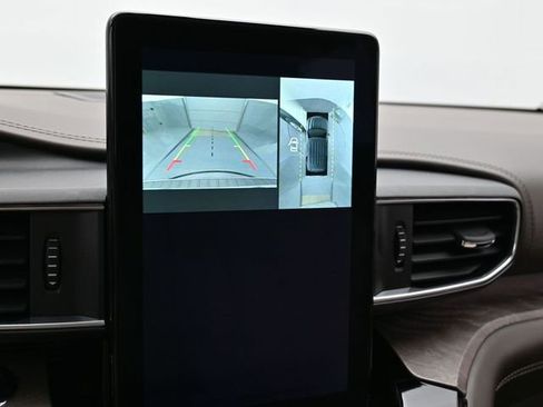 Used 2023 Ford Explorer Platinum w/ Technology Package image 20