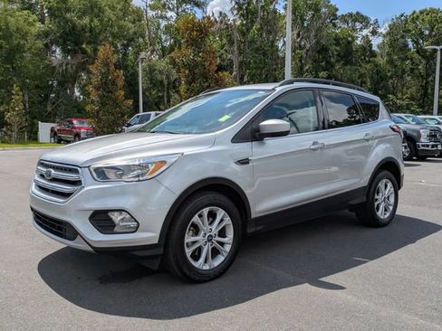 Used 2018 Ford Escape SE w/ SE Sync 3 Package FWD image 8