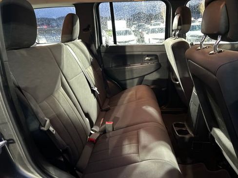 Used 2012 Jeep Liberty Sport image 11