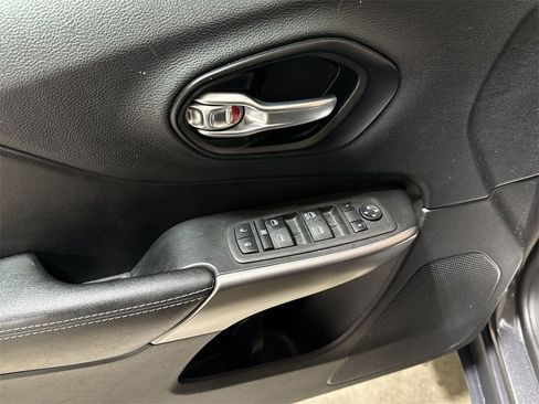 Used 2021 Jeep Cherokee Latitude Lux w/ Sun & Sound Group image 21