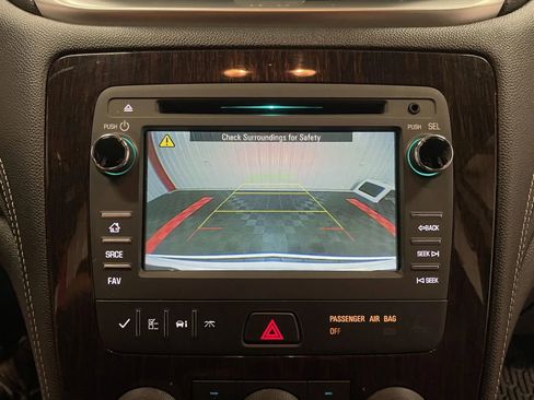 Used 2017 Chevrolet Traverse LT image 29