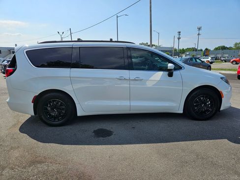 Used 2021 Chrysler Voyager Lxi FWD image 5
