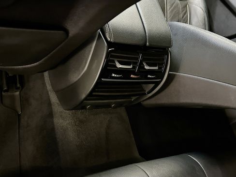 Used 2019 BMW 530e xDrive w/ Premium Package image 29