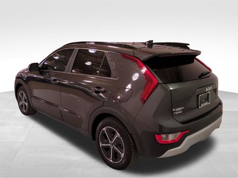 Certified 2023 Kia Niro EX image 6