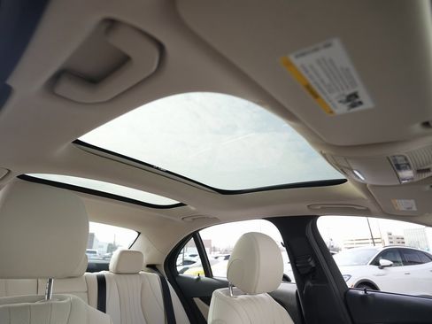 Used 2019 Mercedes-Benz E 300 4MATIC w/ Premium 1 Package image 25