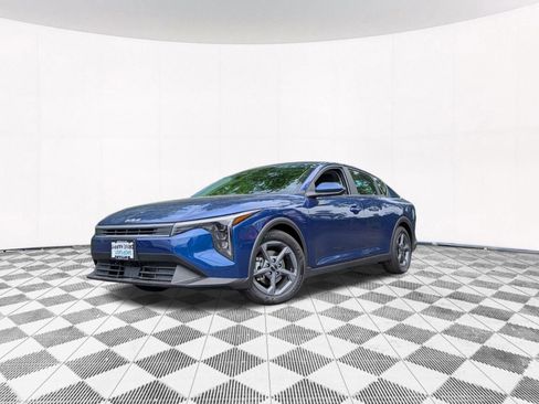 Used 2025 Kia K4 FWD image 2
