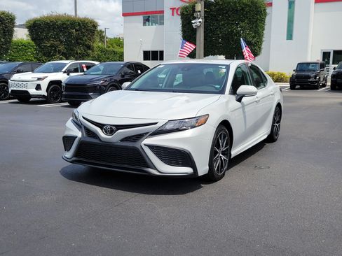 Used 2023 Toyota Camry SE FWD image 5
