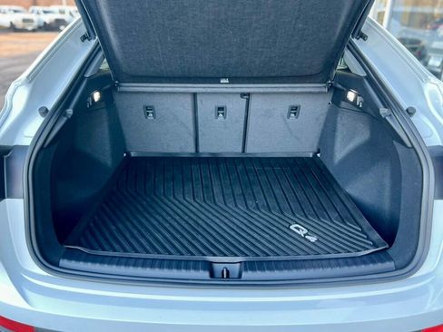 Used 2024 Audi Q4 e-tron Prestige image 7