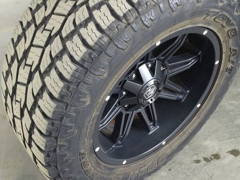 Used 2017 Jeep Wrangler Unlimited Sport w/ Connectivity Group image 33