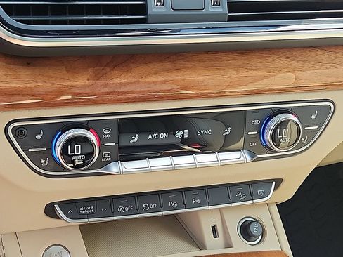 Used 2021 Audi Q5 Prestige w/ Prestige Package AWD/4WD image 5
