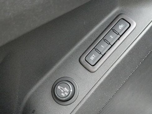 Used 2020 Chevrolet Equinox Premier FWD image 28