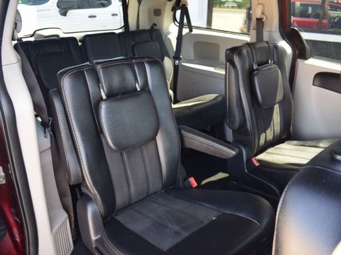 Used 2019 Dodge Grand Caravan SXT FWD image 14