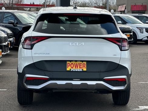 Certified 2025 Kia Sportage LX image 5