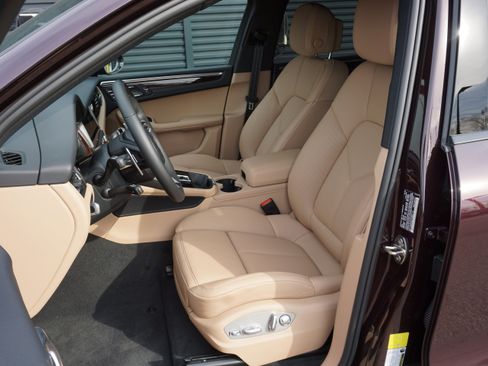 New 2026 Porsche Macan image 5