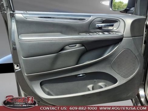 Used 2016 Dodge Grand Caravan SE FWD image 25