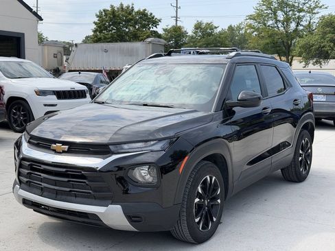 Used 2023 Chevrolet TrailBlazer LT w/ Convenience Package FWD image 2