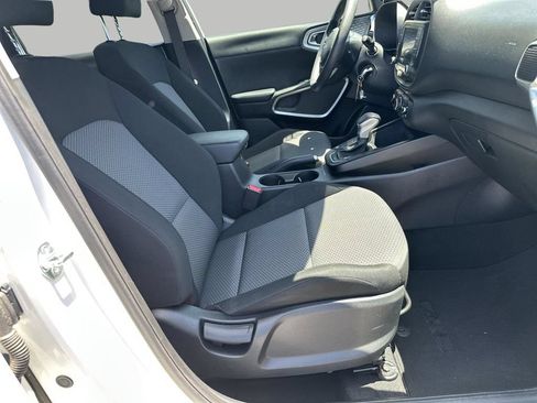 Used 2023 Kia Soul LX w/ LX Technology Package FWD image 24