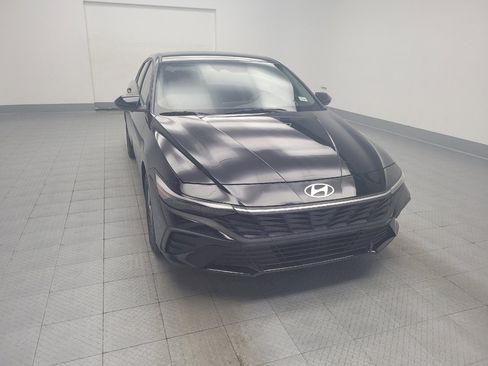 Used 2025 Hyundai Elantra SE FWD image 14
