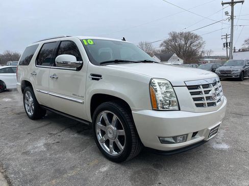 Used 2010 Cadillac Escalade Premium image 4