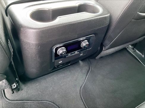 Used 2023 Chevrolet Suburban LT image 29