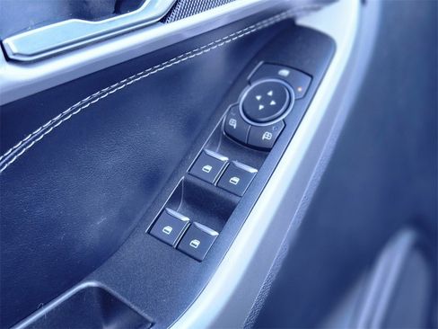 Used 2022 Ford Explorer XLT w/ Equipment Group 202A image 18