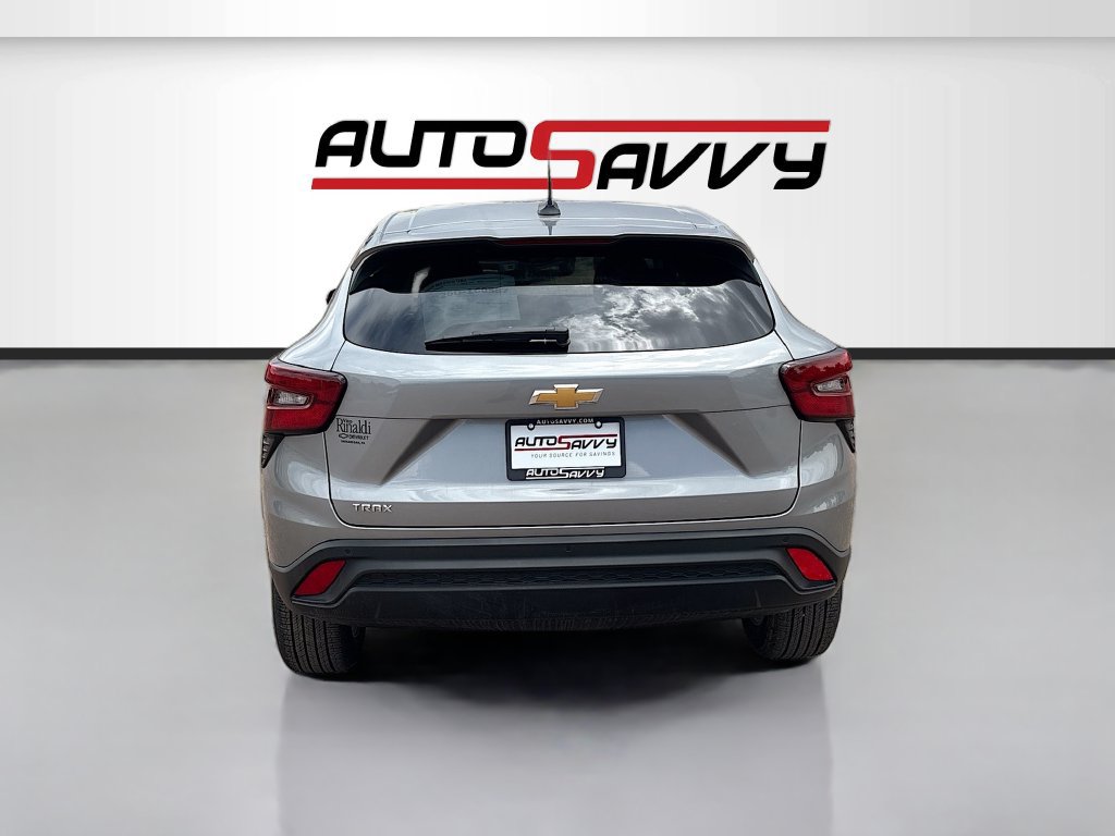 Used 2026 Chevrolet Trax LS w/ LS Convenience Package FWD image 6